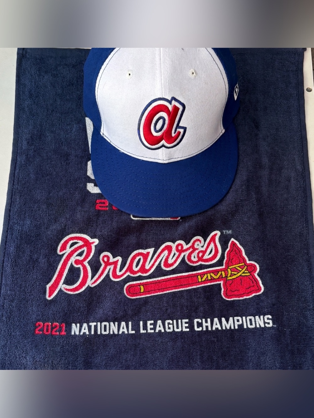 Atlanta Braves 2021 World Series New Era 59FIFTY Cooperstown Cap 7 1/2 + Towel